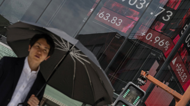 যুদ্ধবিরতির অনিশ্চয়তায় বাড়ল তেলের দাম,বিশে^ শেয়ারবাজারে মিশ্র প্রবণতা