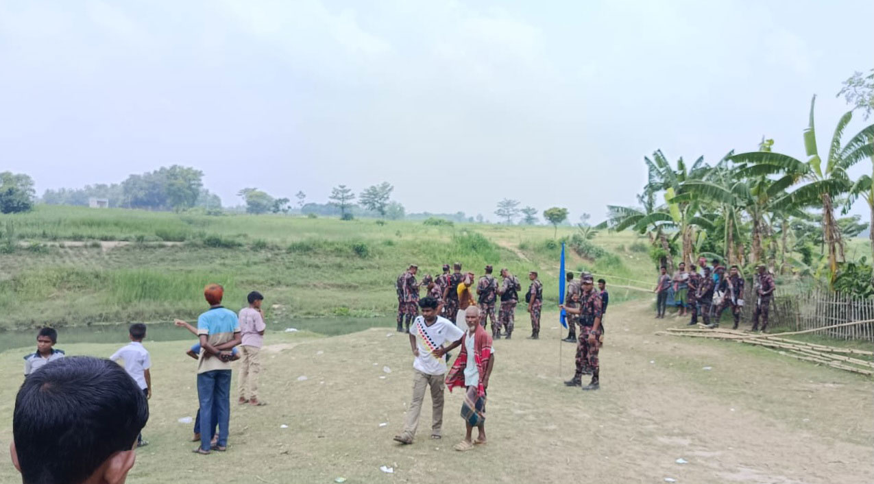 দৌলতপুরে বিজিবি-সীমান্তবাসীর শক্ত প্রতিরোধে ১২ জনকে নিয়ে পিছু হটল বিএসএফ
