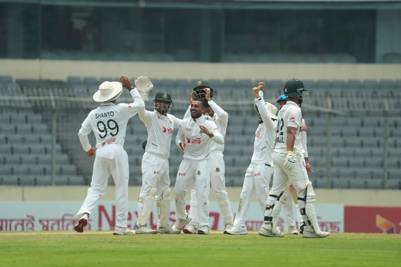 মিরপুরে মিরাজের ফাইফার লিড নিয়ে দিন শেষ বাংলাদেশের