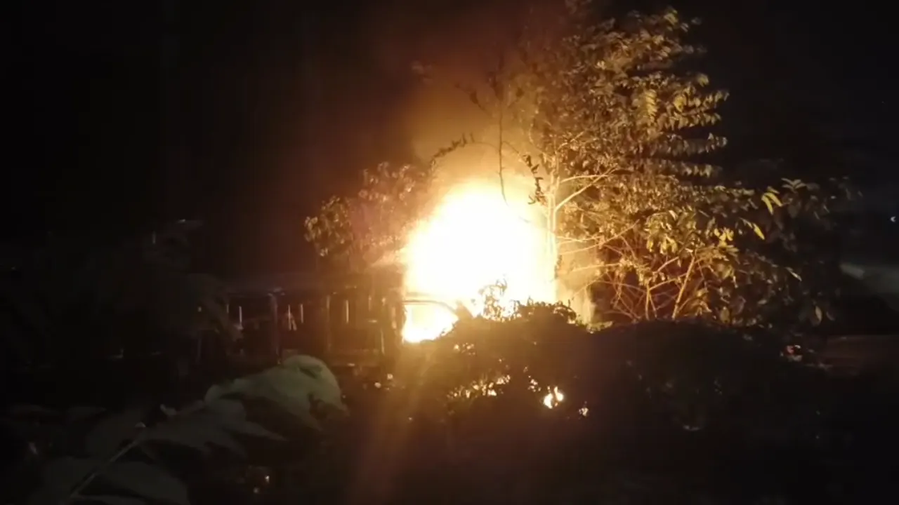 এবার কেরানীগঞ্জে থানায় আগুন