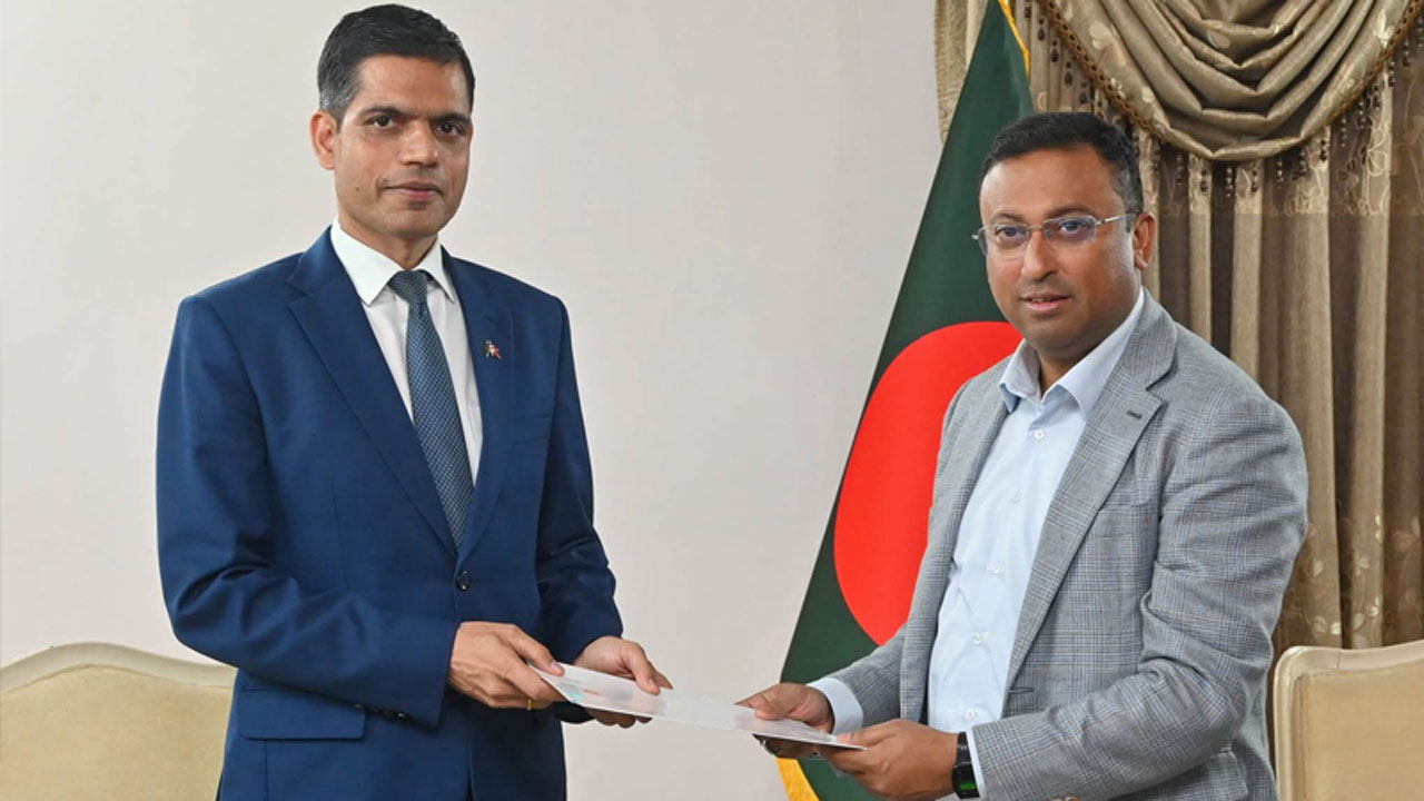 দুর্যোগকবলিত নেপালকে ১২ কোটি ৩০ লাখ টাকা দিল বাংলাদেশ