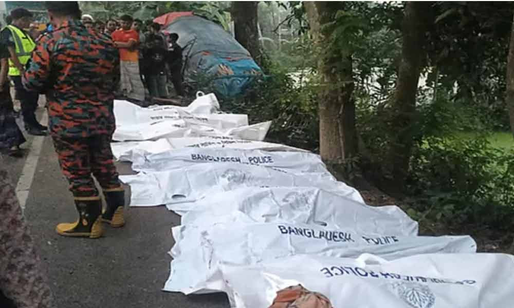 নাটোরে বাস-ট্রাক সংঘর্ষে নিহত বেড়ে ১৪