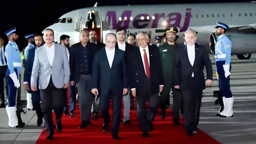 যুক্তরাষ্ট্রের প্রতিনিধিরা পৌঁছানোর আগেই পাকিস্তান ত্যাগ করল ইরানের পররাষ্ট্রমন্ত্রী