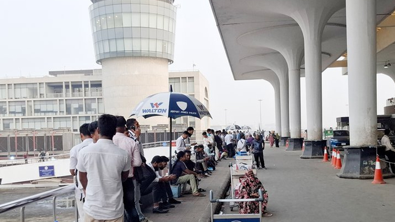 ঢাকা থেকে সৌদিগামী ৬১টি ফ্লাইট বাতিল, অনিশ্চয়তায় ৯ হাজার ২৬৯ যাত্রী