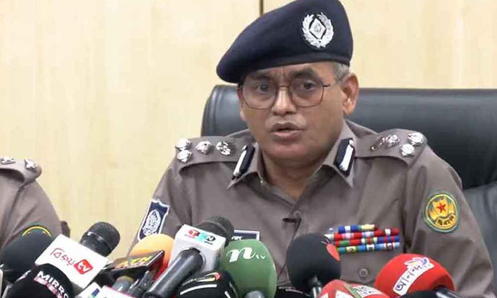 হাদির ওপর হামলাকারী দেশেই আছে : ডিএমপি