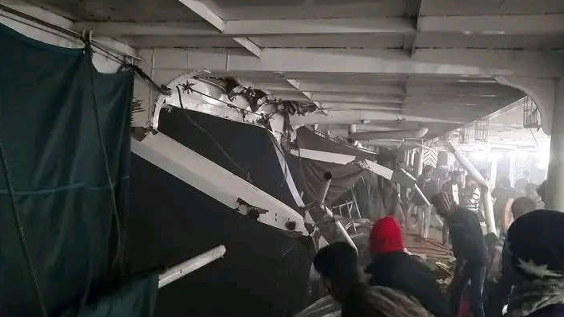 মধ্যরাতে মেঘনায় দুই লঞ্চের সংঘর্ষে নিহত ৪