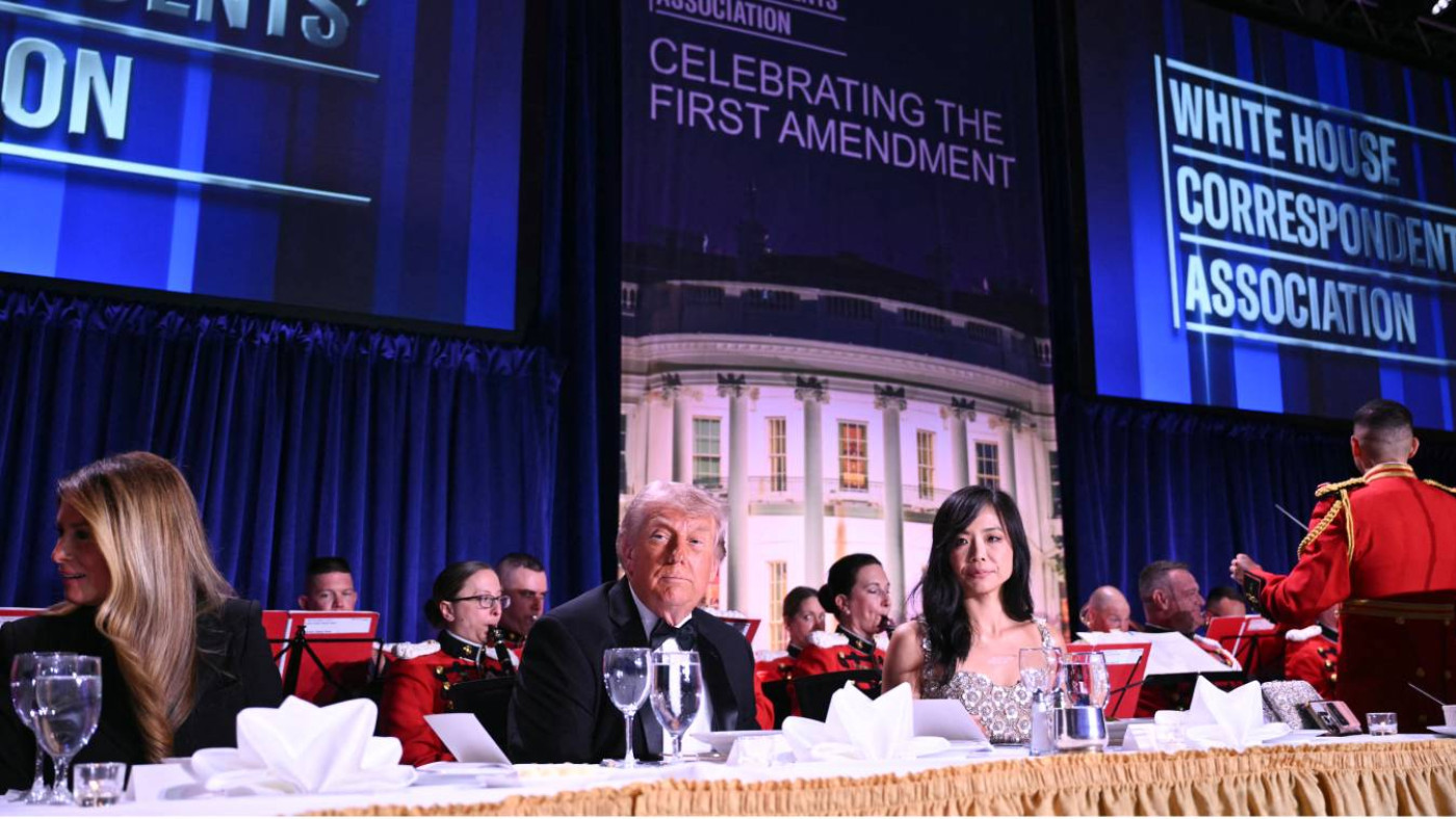 ওয়াশিংটনে সাংবাদিকদের নৈশভোজে গুলির শব্দ, সরিয়ে নেওয়া হলো ট্রাম্পকে