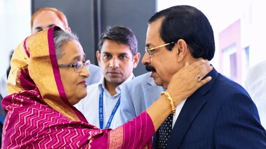 দ্য ওয়ালকে শেখ হাসিনা: আমার অনুপস্থিতিতে আওয়ামী লীগের সভাপতি শেখ সেলিম, সরাসরি রাজনীতিতে যুক্ত নয় রেহানা