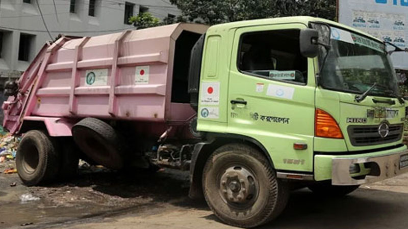 ময়লার গাড়ির ধাক্কায় প্রাণ গেল ২ শিক্ষার্থীর