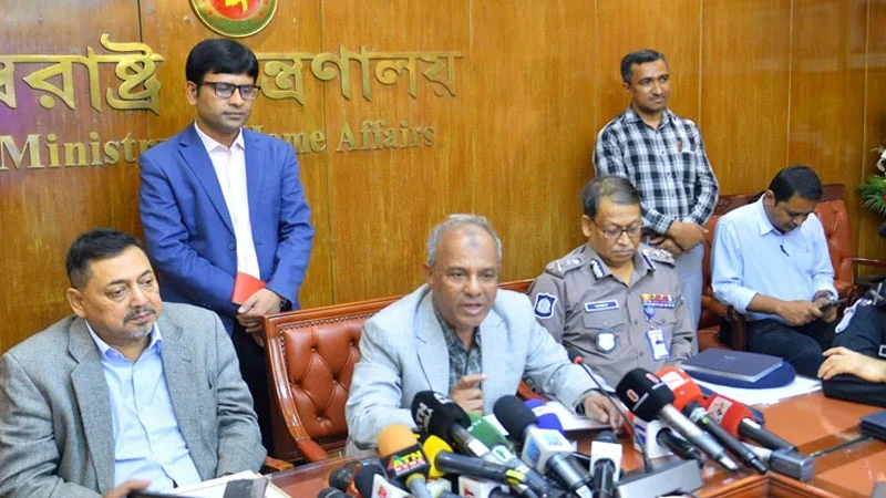 তারেক রহমানের নিরাপত্তা নিয়ে দেশে কোন শঙ্কা নেই: স্বরাষ্ট্র উপদেষ্টা