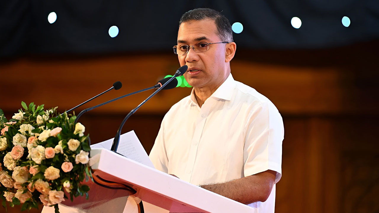 স্বাধীনতা-সার্বভৌমত্ব রক্ষায় নৌ ও বিমানবাহিনীর অবদান স্মরণ প্রধানমন্ত্রীর