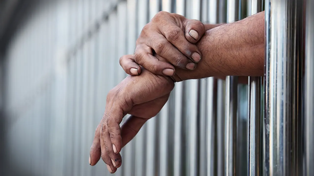 মালয়েশিয়ায় ফের আটক ৮৪৩, আছে বাংলাদেশিও