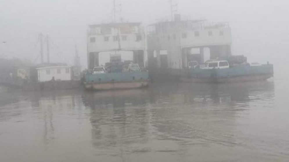কুয়াশায় দৌলতদিয়া-পাটুরিয়া নৌরুটে ফেরি চলাচল বন্ধ