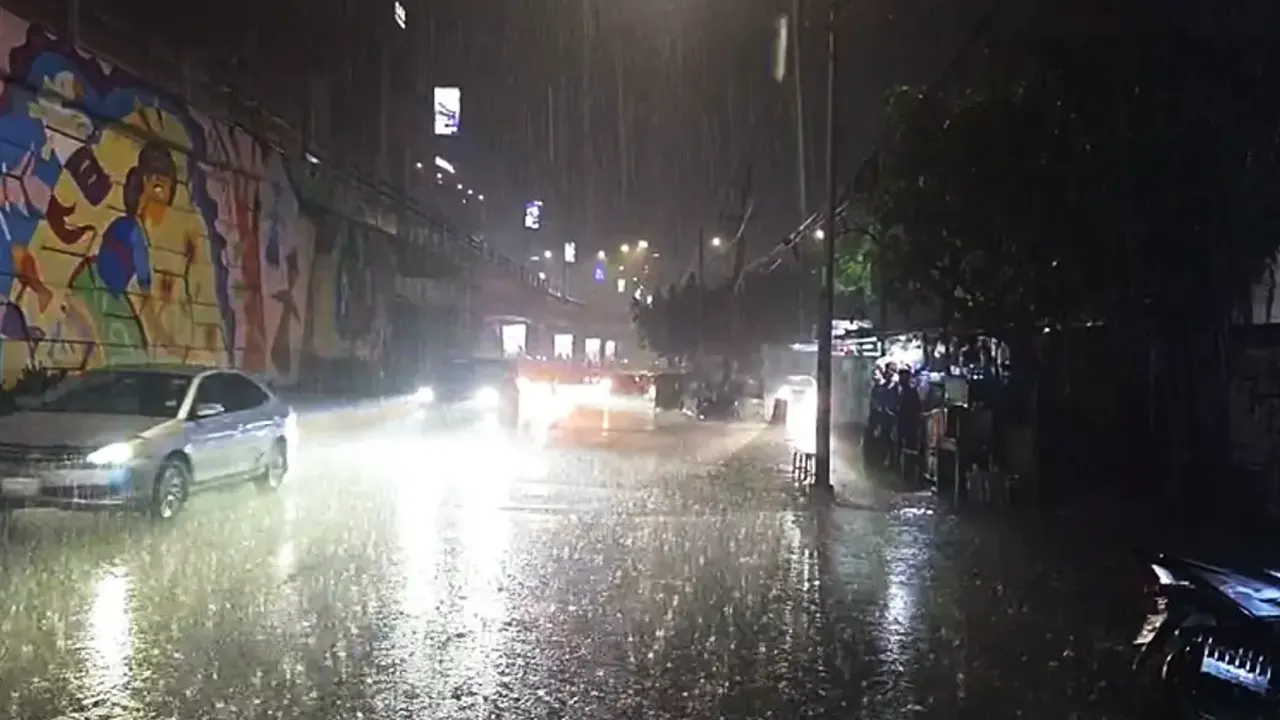 গরমে এবার ধেয়ে আসছে বৃষ্টিবলয় ‘গর্জন’