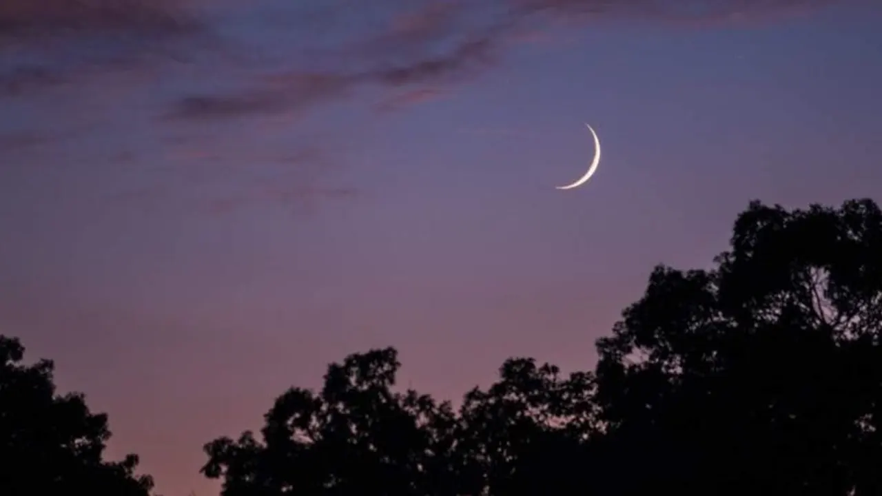 দেশের আকাশে চাঁদ দেখা গেছে, কাল ঈদ