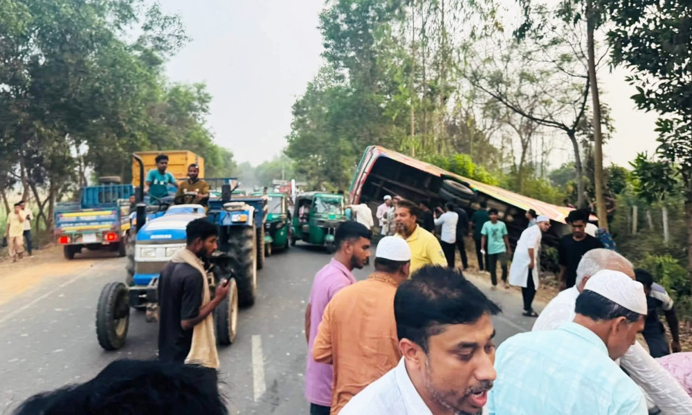 ফটিকছড়িতে বাস-মোটরসাইকেলের মুখোমুখি সংঘর্ষে নিহত ৩
