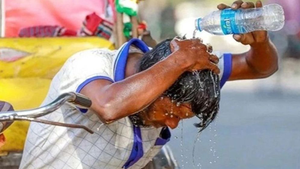 চলতি এপ্রিলের দাবদাহে তাপমাত্রা ৪২ ডিগ্রি ছাড়ানোর শঙ্কা