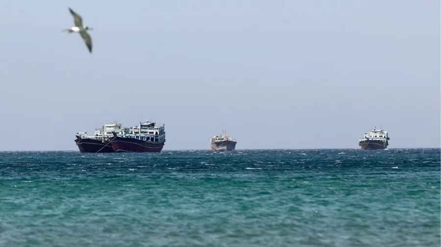 হরমুজ প্রণালী এবার বন্ধ করে দিলো ইরান