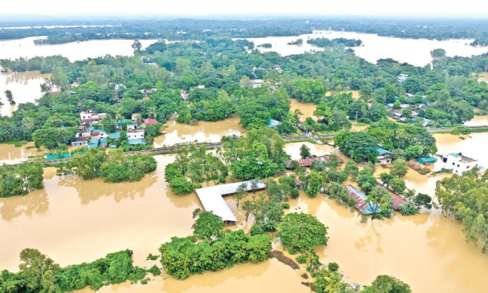 বন্যা ও পাহাড় ধসে সাত জেলায় প্রাণহানি বেড়ে ৫৪