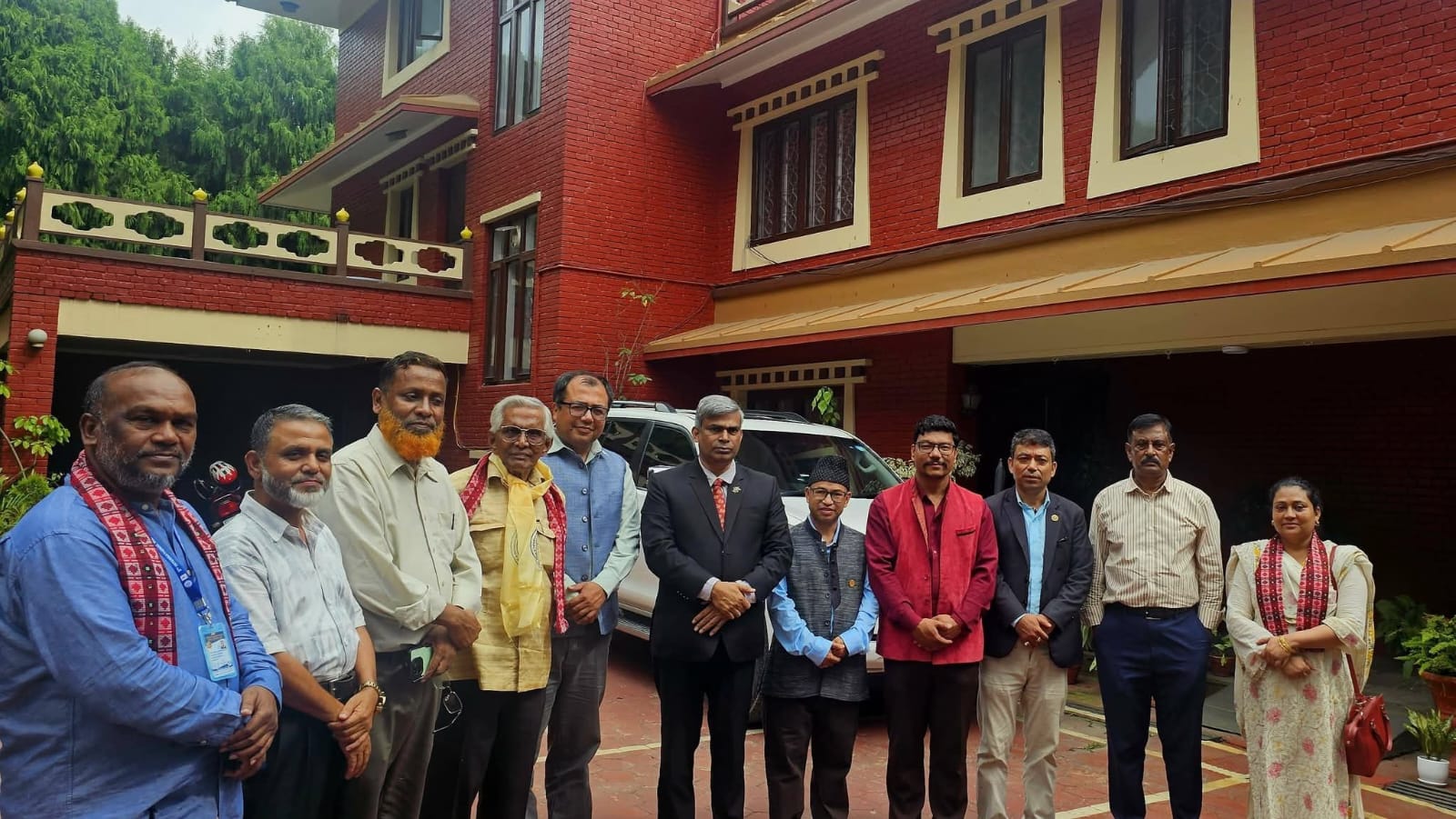 আদিবাসী ভাষা সম্মেলনের প্রতিনিধিদের সম্মানে কাঠমান্ডুতে বাংলাদেশ হাউসে মধ্যাহ্নভোজ ও বৈঠক অনুষ্ঠিত