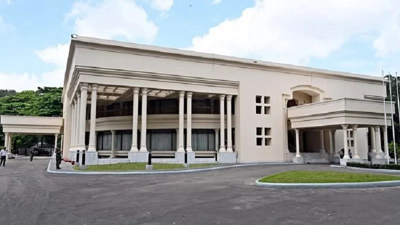 প্রায় ১৯ মাস পর যমুনা ছাড়লেন ড. ইউনূস