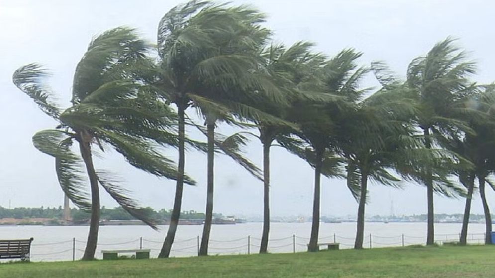 নভেম্বরে ঘূর্ণিঝড়ের আভাস, হতে পারে অস্বাভাবিক বৃষ্টি সাথে শীত