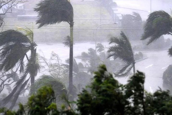 দেশের ৯ জেলার ৬০ কিলোমিটার বেগে ঝড়ো হাওয়া ও বজ্রসহ বৃষ্টি হতে পারে