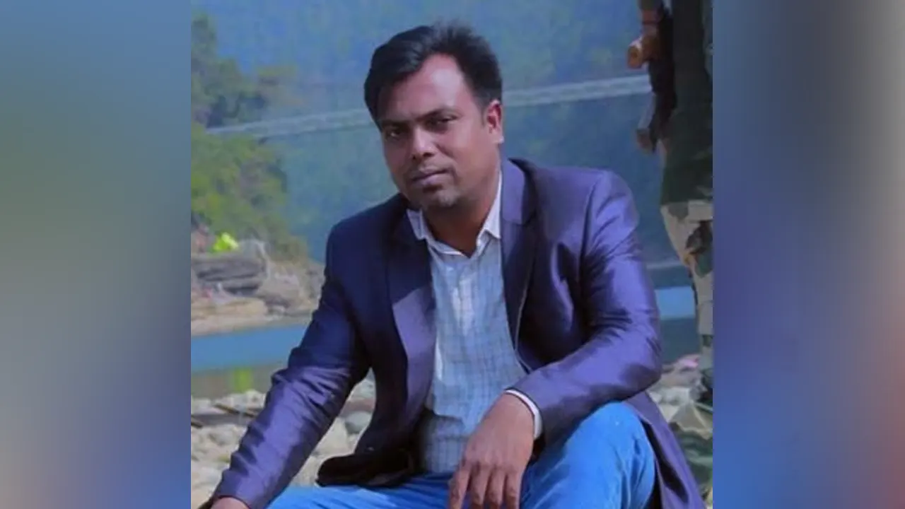 গাজীপুরে প্রকাশ্যে সাংবাদিককে কুপিয়ে হত্যা