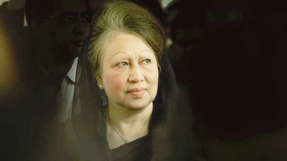 সাবেক প্রধানমন্ত্রী বেগম খালেদা জিয়ার জানাজা পূর্ণ রাষ্ট্রীয় মর্যাদায় বুধবার দুপুর ২টায় জাতীয় সংসদের দক্ষিণ প্লাজায় হবে