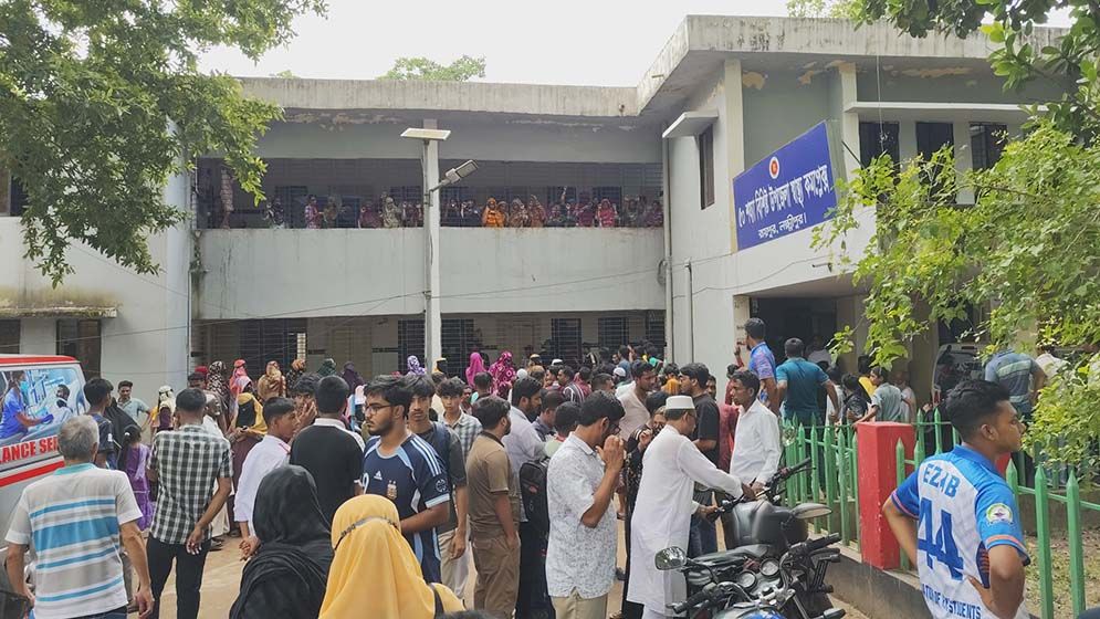 লক্ষীপুরে মা-বোনসহ ঢাবি ছাত্রীকে কুপিয়ে হত্যা, গণপিটুনিতে ঘাতকের মৃত্যু