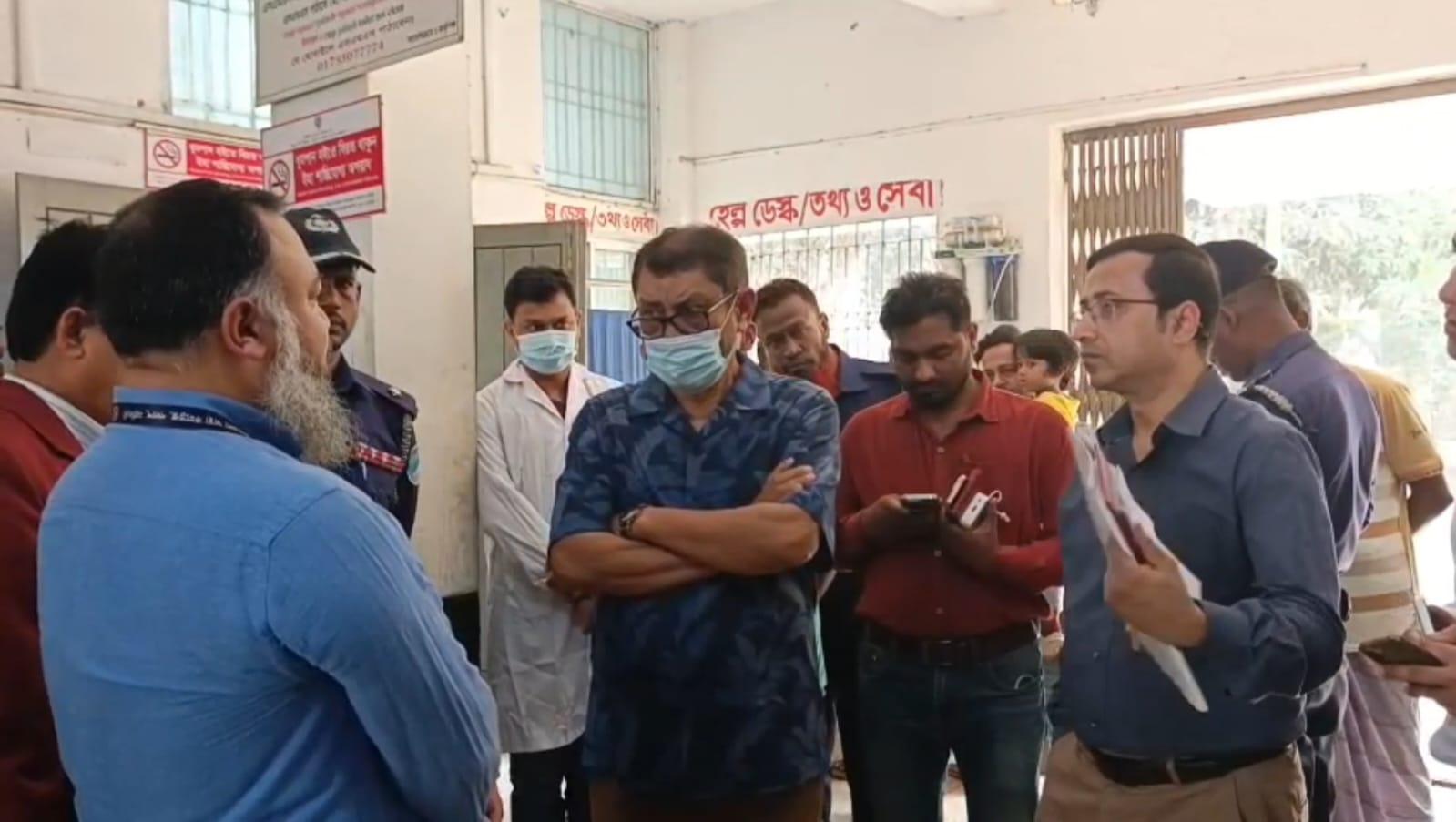 নরসিংদীতে আকস্মিক হাসপাতাল পরিদর্শন করলেন স্বাস্থ্য মন্ত্রী, ১৬ জন ডাক্তারের মধ্যে  উপস্থিত পেলেন ৮ ডাক্তার