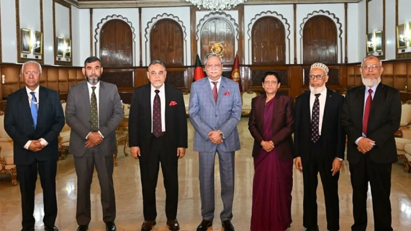 নির্বাচন কমিশরনের প্রস্তুতিতে সন্তুষ্ট রাষ্ট্রপতি, ভোটকে সুষ্ঠু করার নির্দেশ