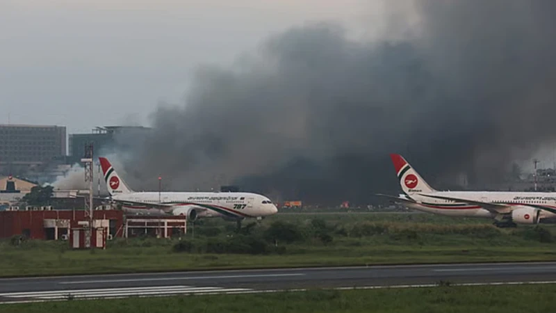 শাহজালাল বিমানবন্দরে ৭ ঘন্টা পর বিমান চলাচল শুরু