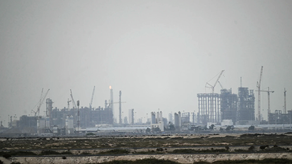 মধ্যপ্রাচ্যের কাতারের ১৭ শতাংশ এলএনজি সক্ষমতা ধ্বংস, মেরামত করতে লাগবে ৫ বছর