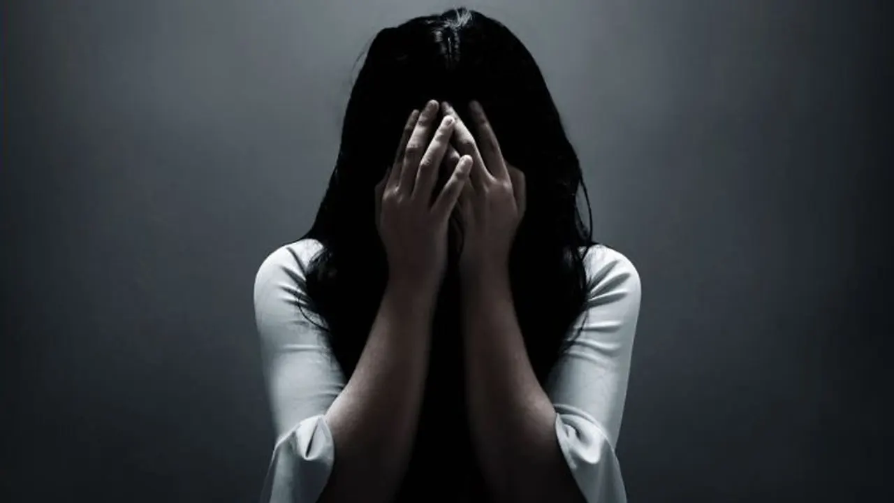 সহপাঠীর সাথে ঘুরতে নিয়ে ধর্ষণের শিকার