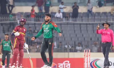 মিরপুরে একশ’র পরই সাত উইকেট নিল টাইগাররা মিরপুরে একশ’র পরই সাত উইকেট নিল টাইগাররা