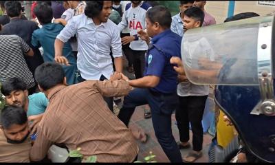 ১৪৪ ধারা ভেঙ্গে লক্ষ্মীপুর পুলিশের সঙ্গে বৈষম্যবিরোধী ছাত্রদের সংঘর্ষ, ওসিসহ আহত ৮