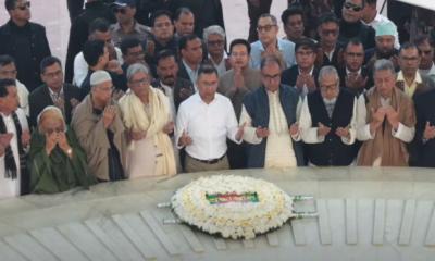 পিতার কবর জিয়ারত করলেন তারেক রহমান