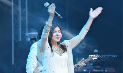 শ্রবণশক্তি হারিয়ে গান থেকে দূরে অলকা ইয়াগনিক