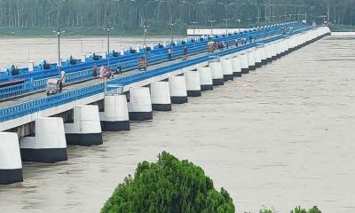 উজানের ঢল আর ভারী বৃষ্টিতে বাড়ছে তিস্তার পানি