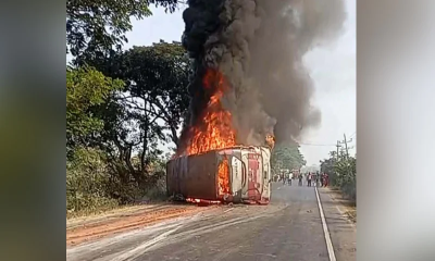 দাউদকান্দিতে ৩ যানবাহনের সংঘর্ষে বাসে আগুন, নিহত ৪