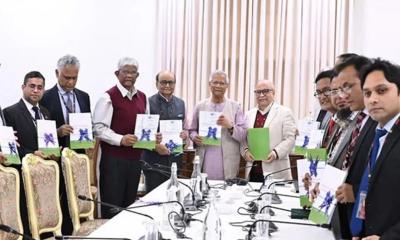 প্রধান উপদেষ্টার কাছে কর কাঠামো পুনর্বিন্যাস কমিটির প্রতিবেদন