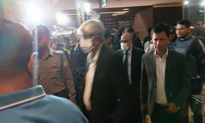 সচিবালয়ে ৬ ঘণ্টার বেশি সময় অবরুদ্ধ ছিলেন অর্থ উপদেষ্টা