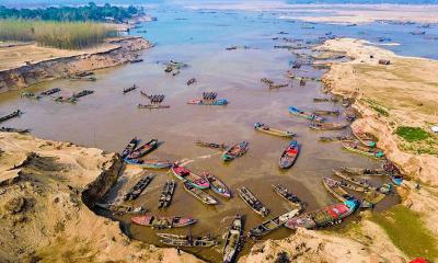 বালু খেকোদের থাবায় জাদুকাটা নদীর গতি পথই বদলে যাচ্ছে