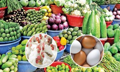বাজারে চড়া মাছ মুরগি ডিম চিনির দাম, কাঁচামরিচ-সবজিতে কিছুটা স্বস্তি