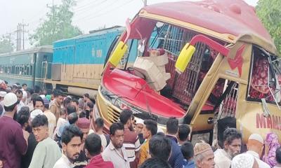 ছুটির দিনে ৮ ঘণ্টারও কম সময়ের ব্যবধানে সড়কে ঝরল ১৯ প্রাণ