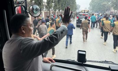 রাস্তার দুপাশে লাখো জনতার শুভেচ্ছায় বুলেটপ্রæফ বাসে কড়া পাহারায় ৩০০ ফিটে যাচ্ছেন তারেক রহমান