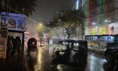 ঢাকায় হঠাৎ শিলাবৃষ্টি, ভোগান্তি