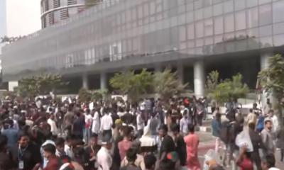 বিটিআরসির সামনে মোবাইল ব্যবসায়ীদের অবরোধ-বিক্ষোভ