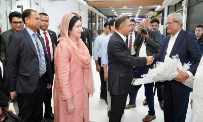 মালয়েশিয়া-চীন সফর শেষে দেশে ফিরলেন প্রধানমন্ত্রী